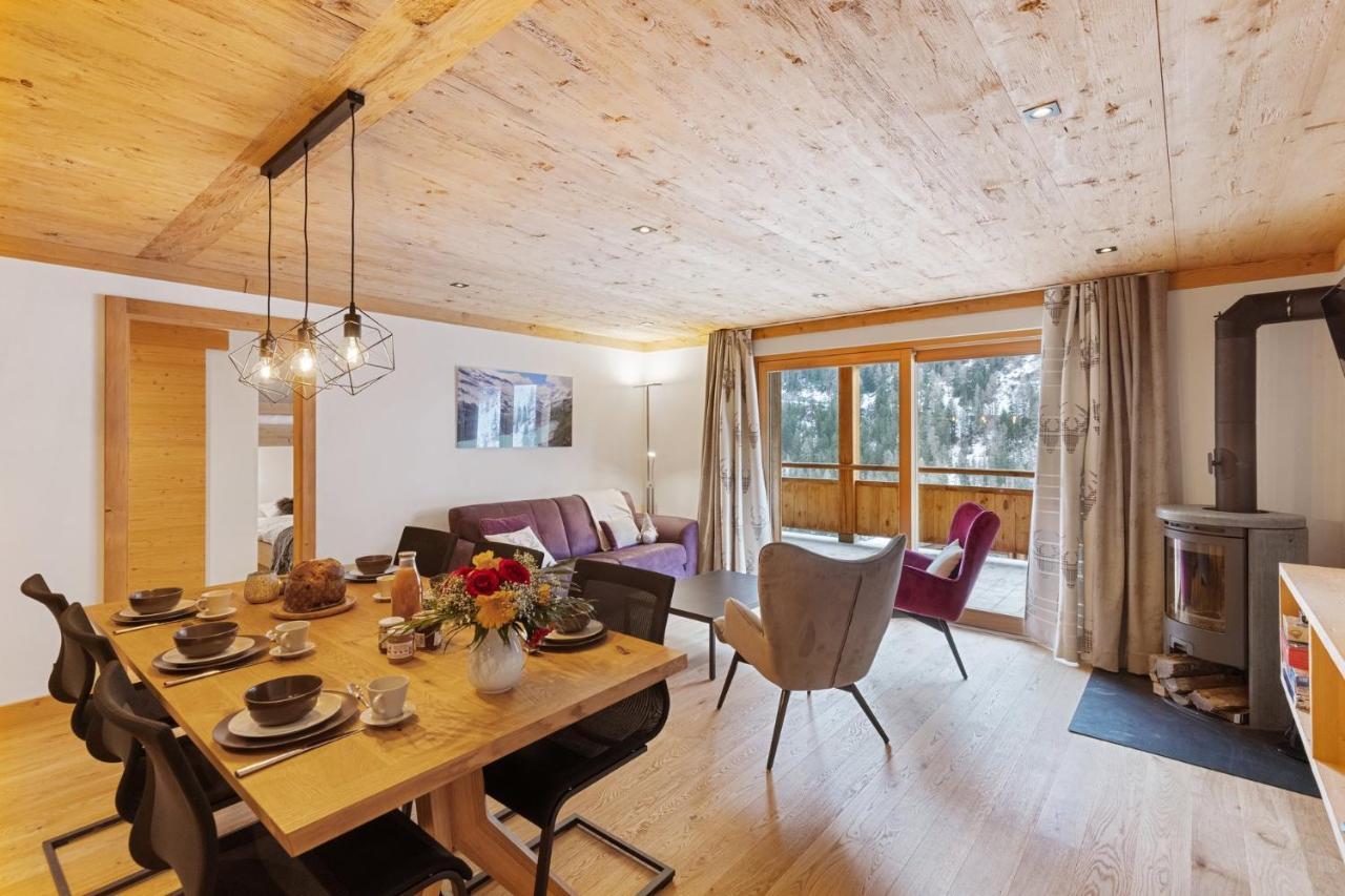 Chalet Larchwood By Mrs Miggins Grimentz Eksteriør billede